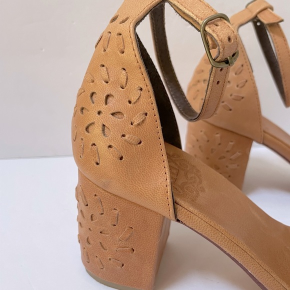 BALI ELF Beautiful Handmade Leather Ankle Strap Sandals 
Size 7.5 - Picture 7 of 16